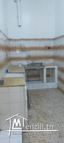 كم2    منزل للبيع.  طريق تونس