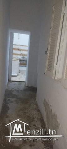 كم2    منزل للبيع.  طريق تونس