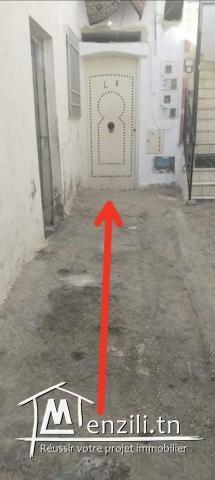 كم2    منزل للبيع.  طريق تونس