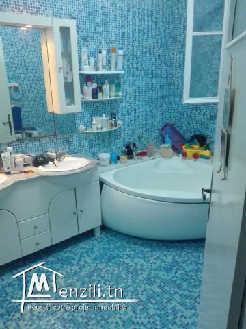 un étage de villa de 217 m2 situé à Bardo