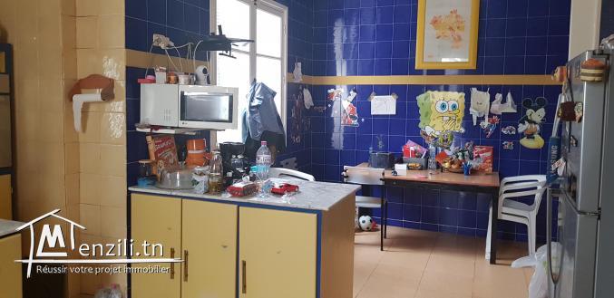 un étage de villa de 217 m2 situé à Bardo