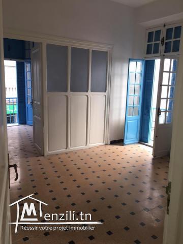 A louer pour USAGE DE BUREAU : Appartement Rénové S+5 au centre ville de Tunis