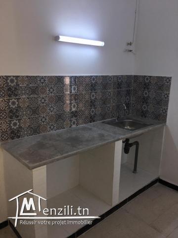 A louer pour USAGE DE BUREAU : Appartement Rénové S+5 au centre ville de Tunis