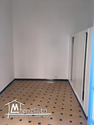 A louer pour USAGE DE BUREAU : Appartement Rénové S+5 au centre ville de Tunis