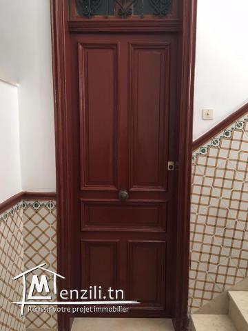 A louer pour USAGE DE BUREAU : Appartement Rénové S+5 au centre ville de Tunis