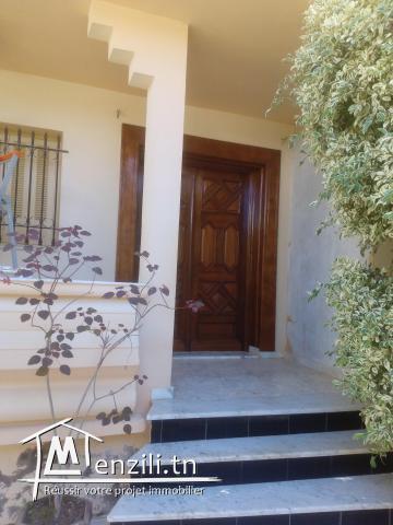Maison a vendre a Menzil bouzelfa