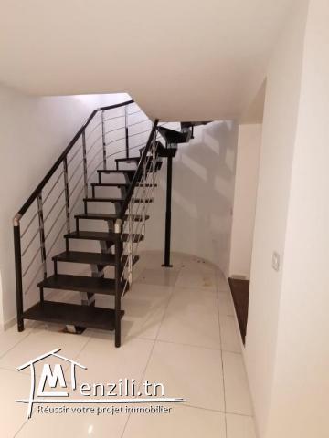 Triplex à jardin d'el menzeh