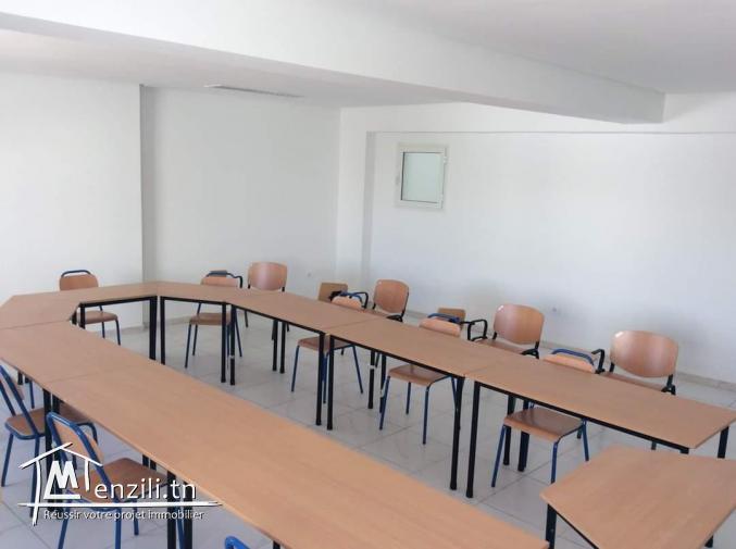 Immeuble 4 Etages destiné à la location : usage École Lycée faculté