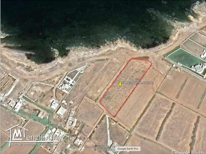 terrain en bord de mer à borj el salhi