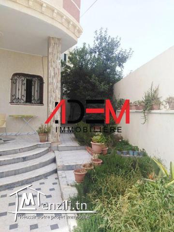 Etage de villa richement meublé