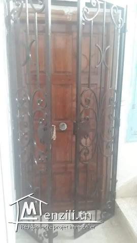 A louer apparemment (s+2) à cité ennozha,Ariana (500dt par mois ) / tel : 23558989