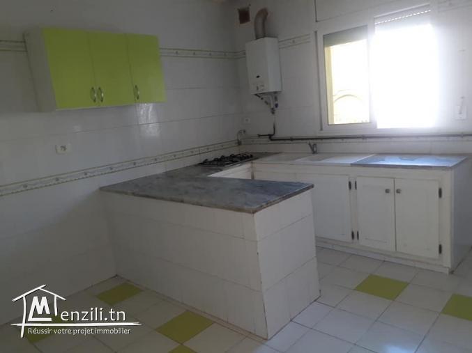 A louer un étage s+2 à jardins d'el manzah 2