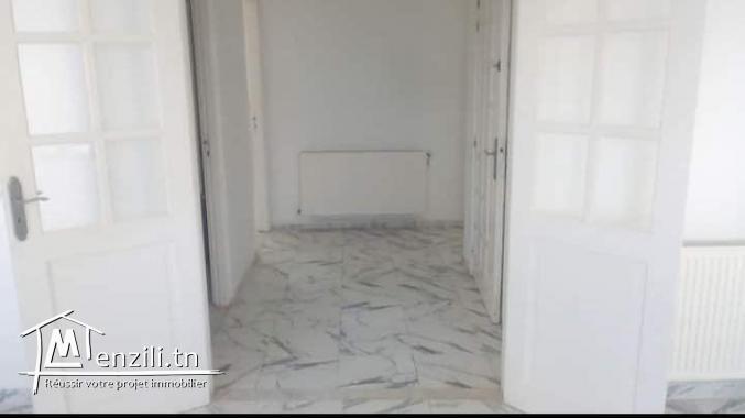 A louer un étage s+2 à jardins d'el manzah 2