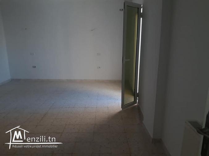 A louer un étage s+2 à jardins d'el manzah 2