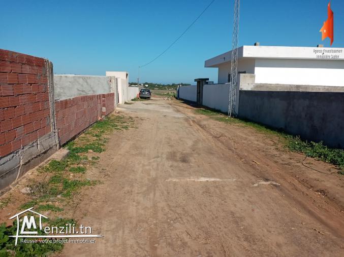 un terrain à Kélibia exact Zahra constructible
