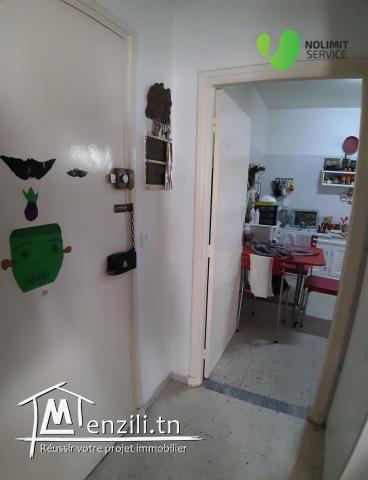 A vendre s+2 à cité el wahat au 1 ere etage 