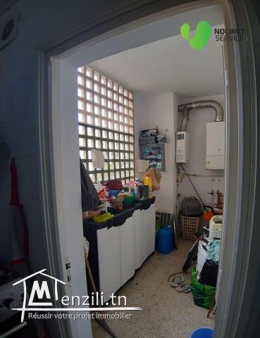 A vendre s+2 à cité el wahat au 1 ere etage 