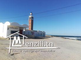 situé dans une zone calme, très Proche de la mer