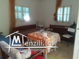 situé dans une zone calme, très Proche de la mer