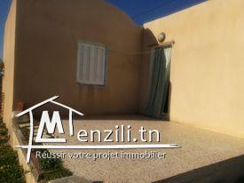 situé dans une zone calme, très Proche de la mer