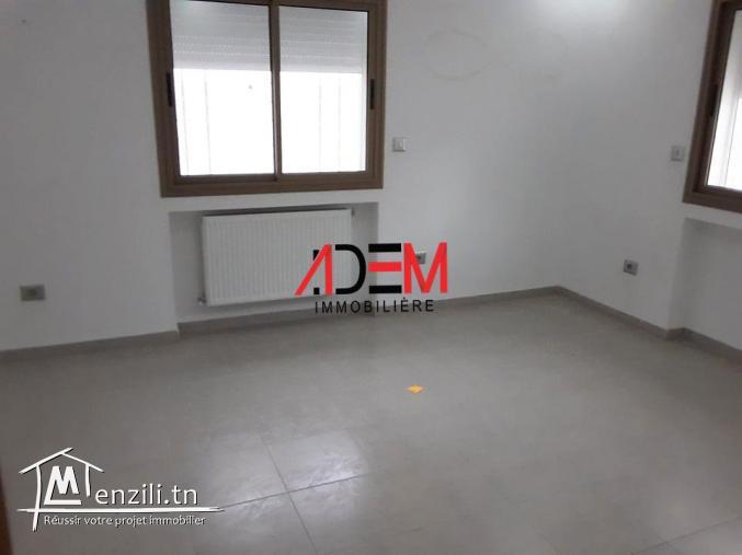 Rez de jardin avec abri voiture et jardin