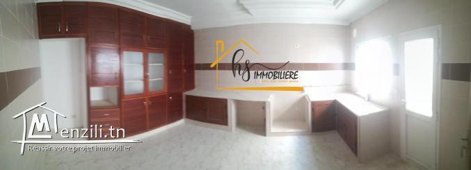 Maison avec un étage inachevé