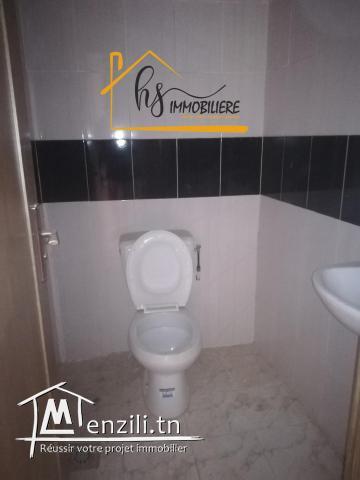 Maison avec un étage inachevé