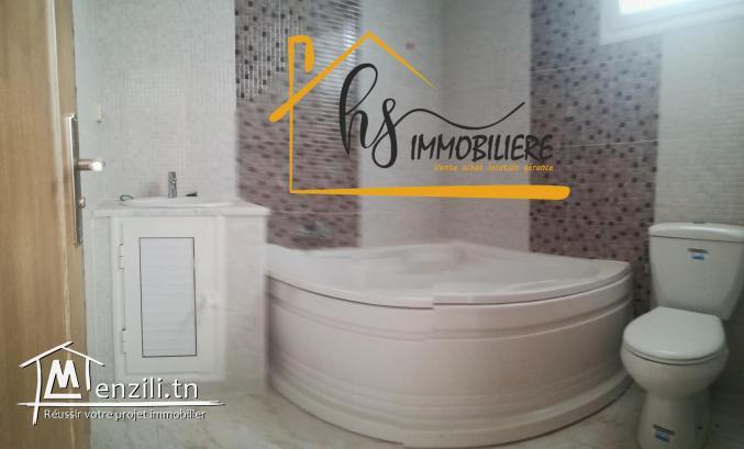 Maison avec un étage inachevé