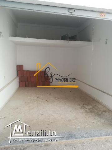 Maison avec un étage inachevé