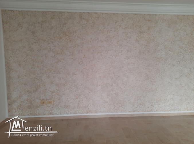 A louer appartement  s+2 à cité el wahat l'aouina