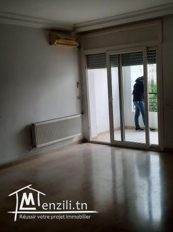 A louer appartement  s+2 à cité el wahat l'aouina