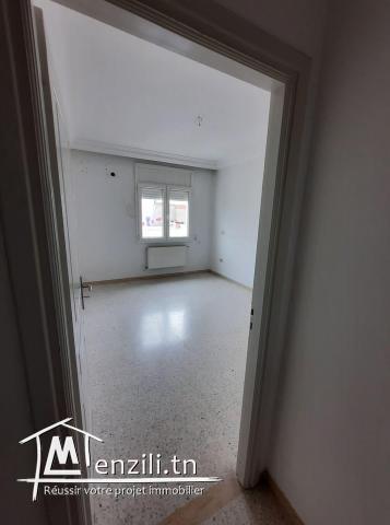 A louer appartement  s+2 à cité el wahat l'aouina