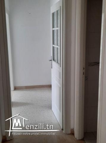 A louer appartement  s+2 à cité el wahat l'aouina