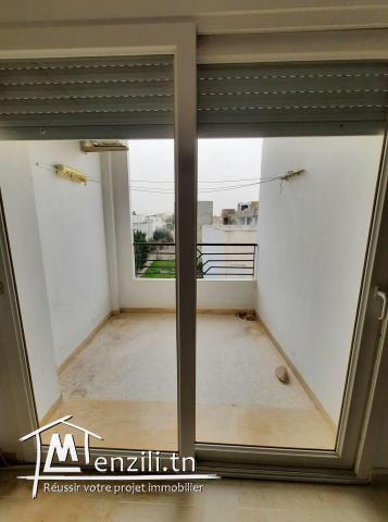 A louer appartement  s+2 à cité el wahat l'aouina