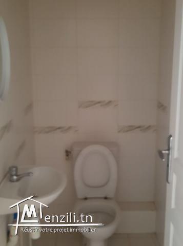 A louer appartement  s+2 à cité el wahat l'aouina