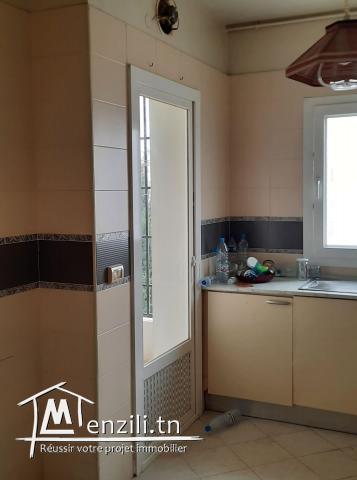 A louer appartement  s+2 à cité el wahat l'aouina