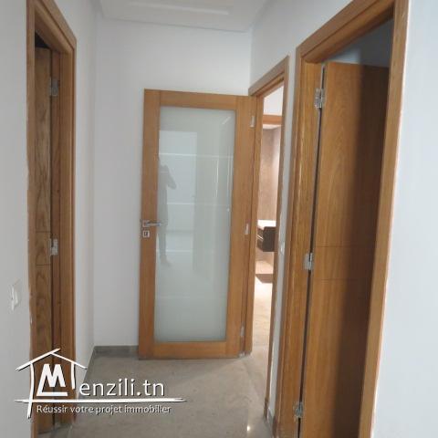 S+2 (132m2) en RDC avec Jardin (64m2) à Ennasr 2 + Parking