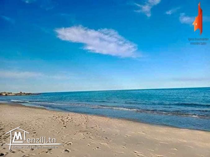 أرض صالحة للبناء بالقرب من الشاطئ