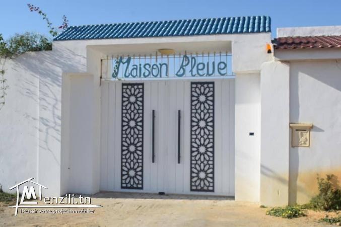 Terrain double façades sur la rue direct