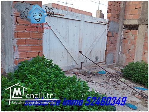 terrain et maison inachevee