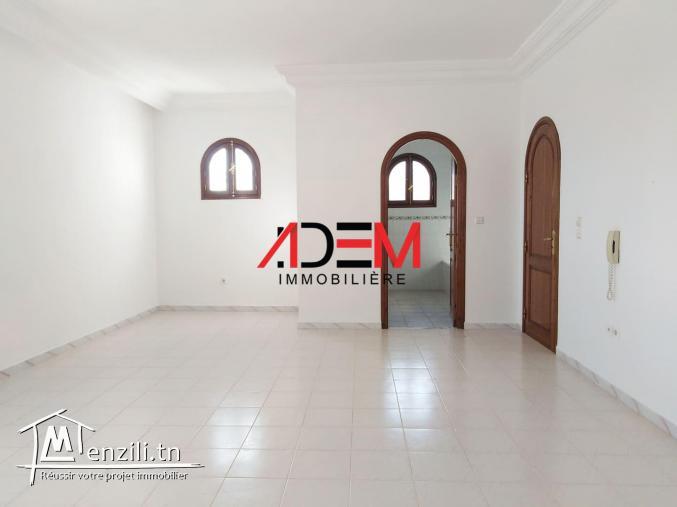 Une jolie villa avec jardin et garage