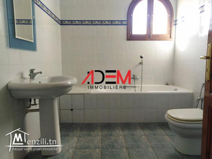 Une jolie villa avec jardin et garage