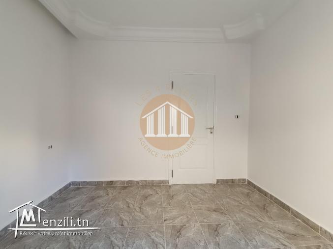 A LOUER- UN étage de villa S 2 à Hammam Chatt