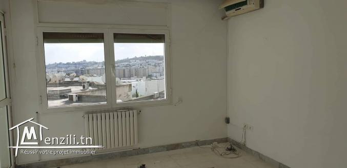 Appartement S+4, Excellent emplacement à coté de la clinique ENNASR 2