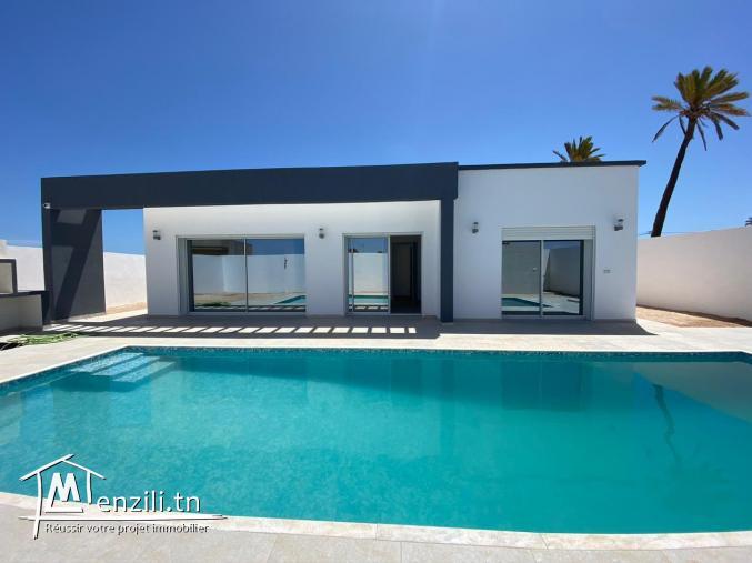 Maison plain pieds 05 pièces avec piscine titre bleu à vendre a Djerba Tunisie