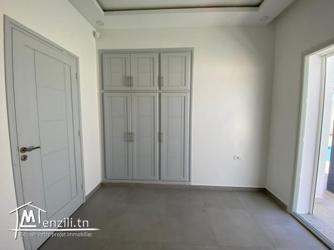 Maison plain pieds 05 pièces avec piscine titre bleu à vendre a Djerba Tunisie