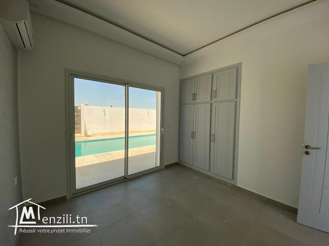 Maison plain pieds 05 pièces avec piscine titre bleu à vendre a Djerba Tunisie