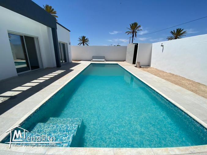 Maison plain pieds 05 pièces avec piscine titre bleu à vendre a Djerba Tunisie