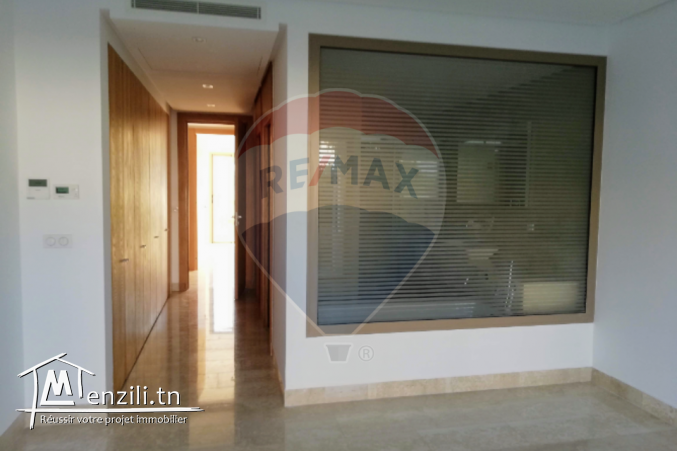 S+3 (3suites)+ terrasse (jamais habité) à Gammarth Touristique