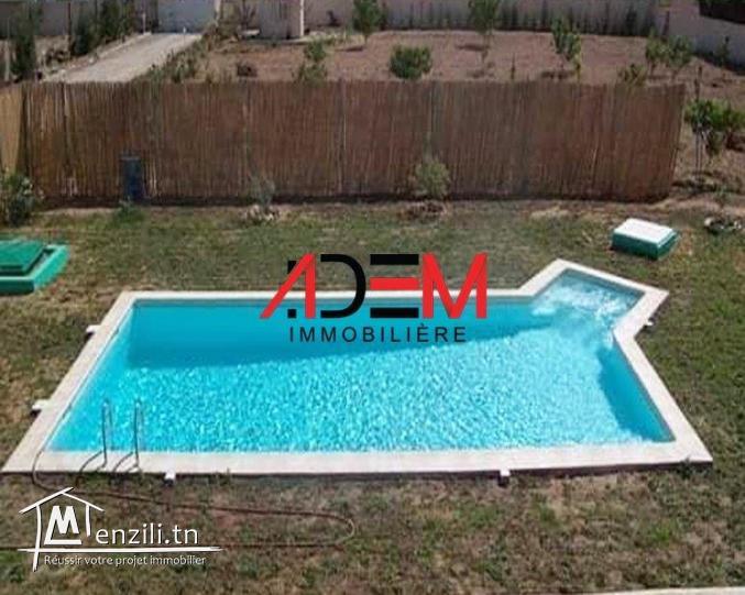 Maison de campagne sur un terrain de 2000 m² avec piscine